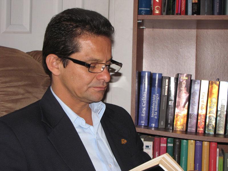 Jose Eduardo Mora - Master en Literatura